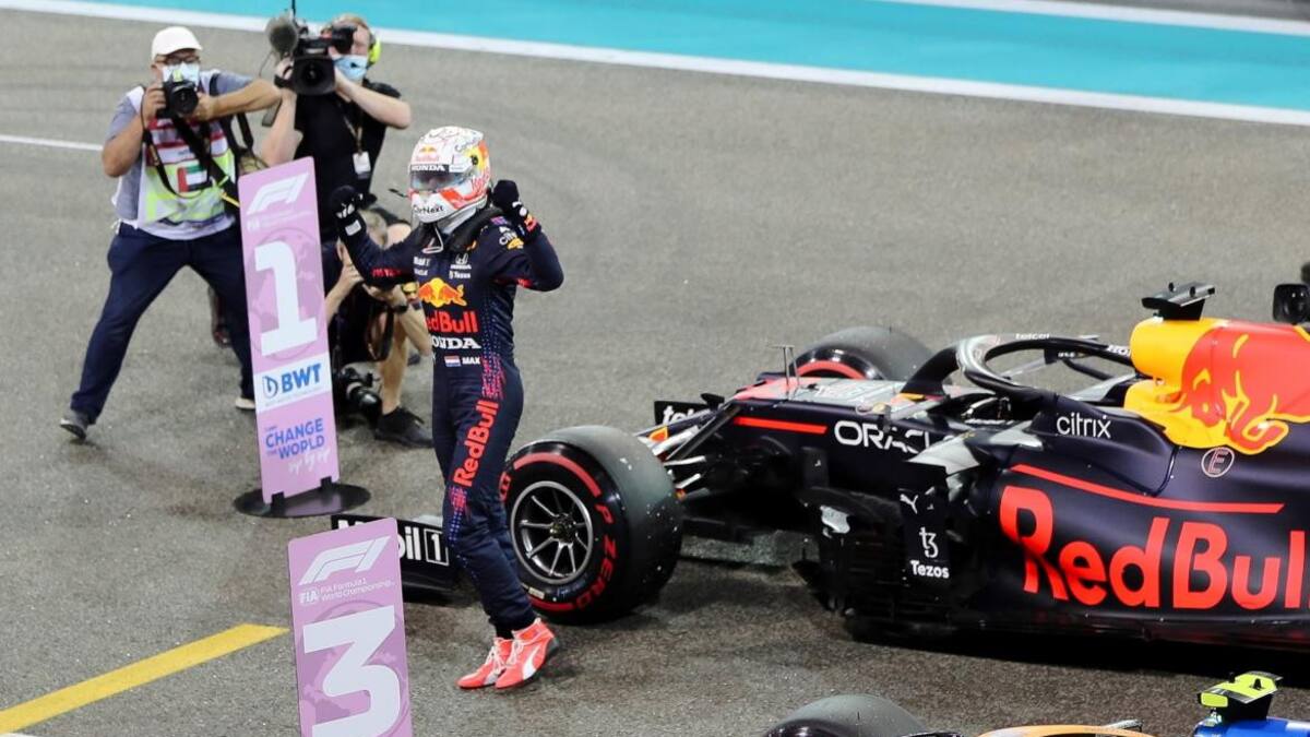 Festejo de Max Verstappen tras conseguir la pole en el Gran Premio de Abu Dhabi, AGENCIA EFE