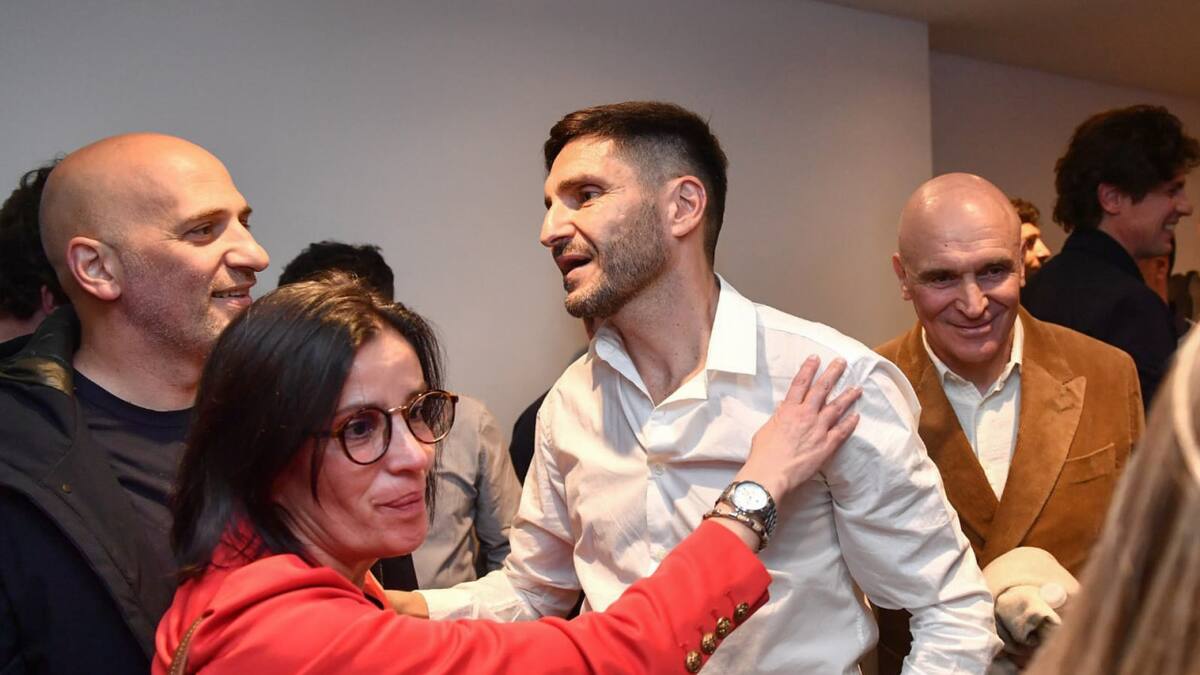 Festejo de Maximiliano Pullaro tras elecciones en Santa Fe. Foto: NA.