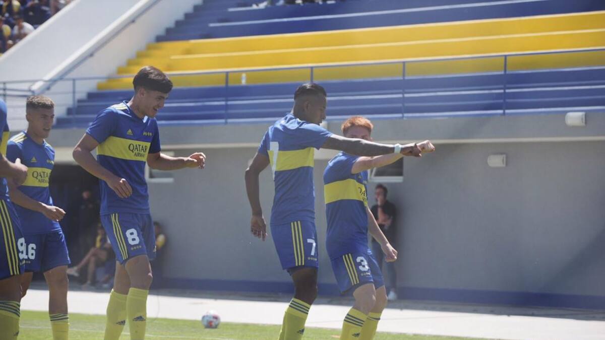 Festejo de Sebastián Villa en la Reserva de Boca, FOTO @Funesn