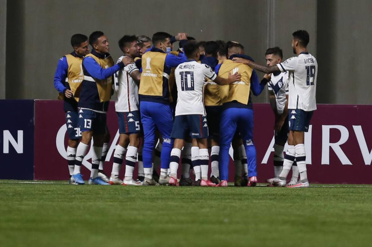 Festejo de Vélez ante Unión La Calera por la Copa Libertadores