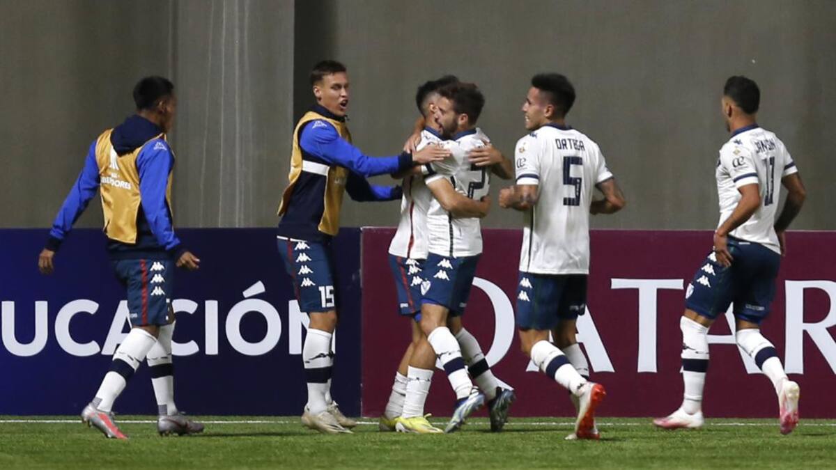 Festejo de Vélez ante Unión La Calera por la Copa Libertadores