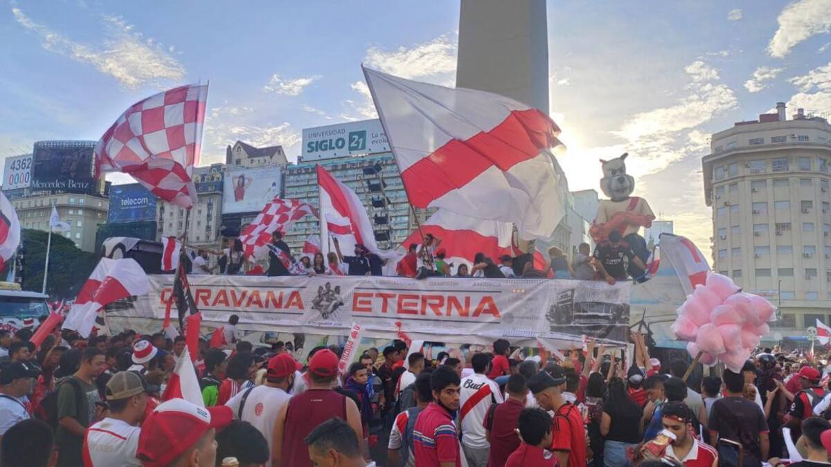 Festejos de la "Copa Eterna": miles de hinchas de River y una caravana interminable a tres años del triunfo en Madrid