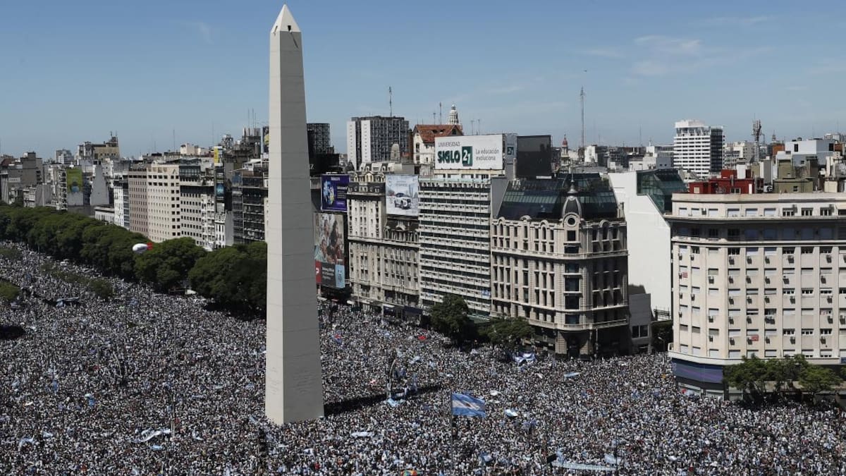 Festejos en el Obelisco por la obtención de la Copa del Mundo. Foto: REUTERS