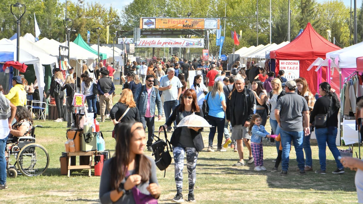 San Vicente celebró la Fiesta Regional de la Miel: ferias, juegos y shows en vivo en un fin de semana único