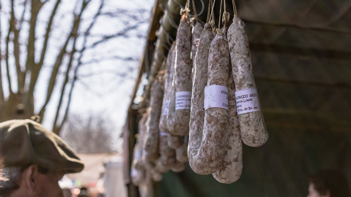 Tradición, peñas y gastronomía: cómo llegar al pueblito donde se celebra la Fiesta del Chorizo Seco