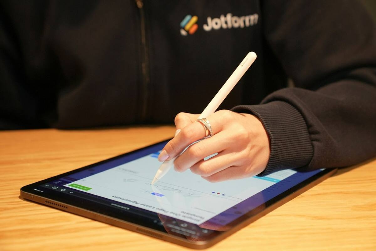 Firma digital. Foto: Unsplash.