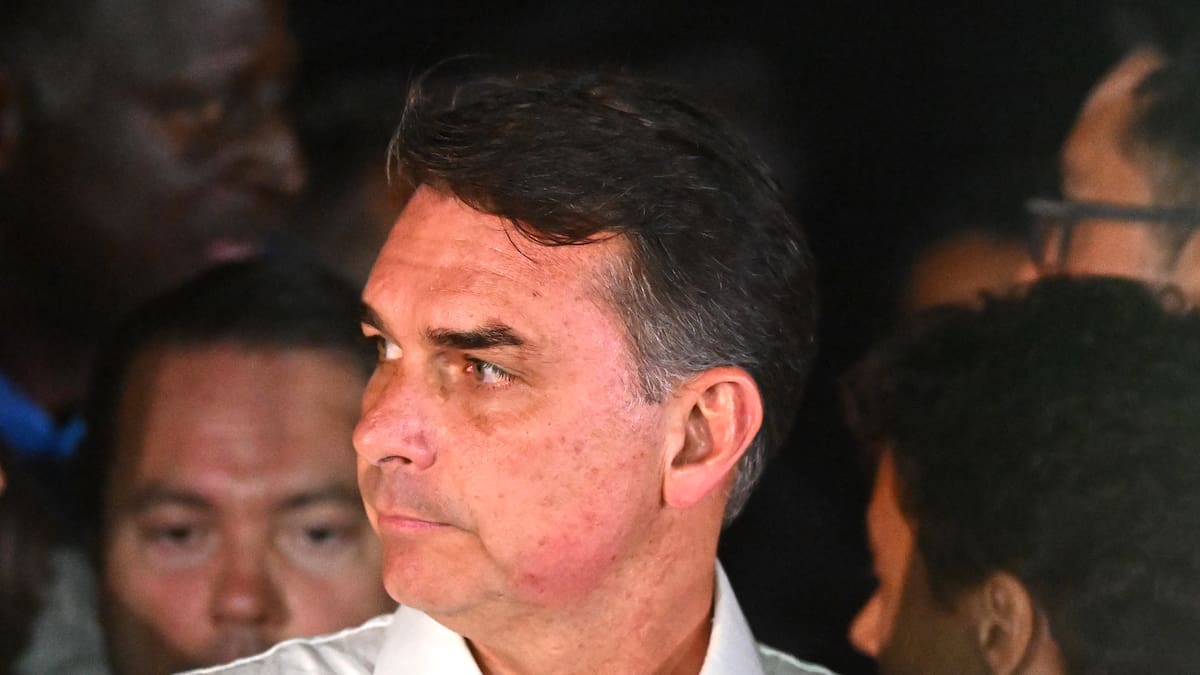 Flávio Bolsonaro.