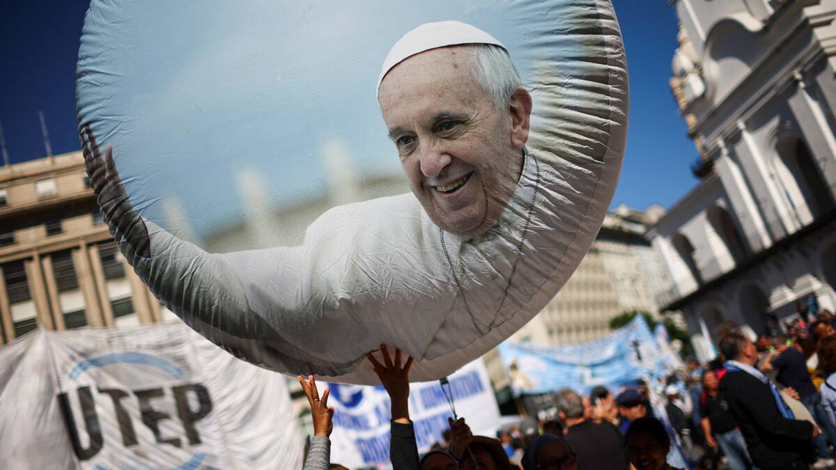 Despedida del papa Francisco: miles de fieles se sumaron a la caravana en homenaje a Jorge Bergoglio