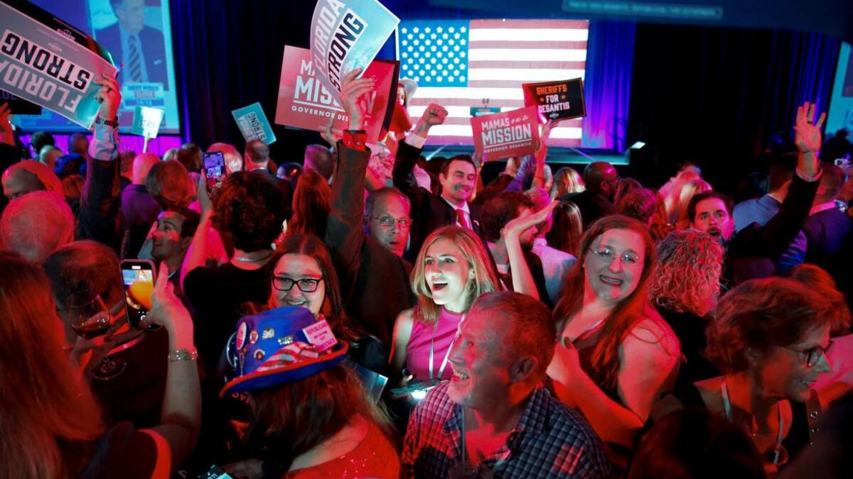 Foto Reuters Los partidarios del gobernador republicano de Florida, Ron DeSantis, reaccionan a una cadena de televisión que declara a DeSantis ganador durante su elección de 2022 en los EE. UU.