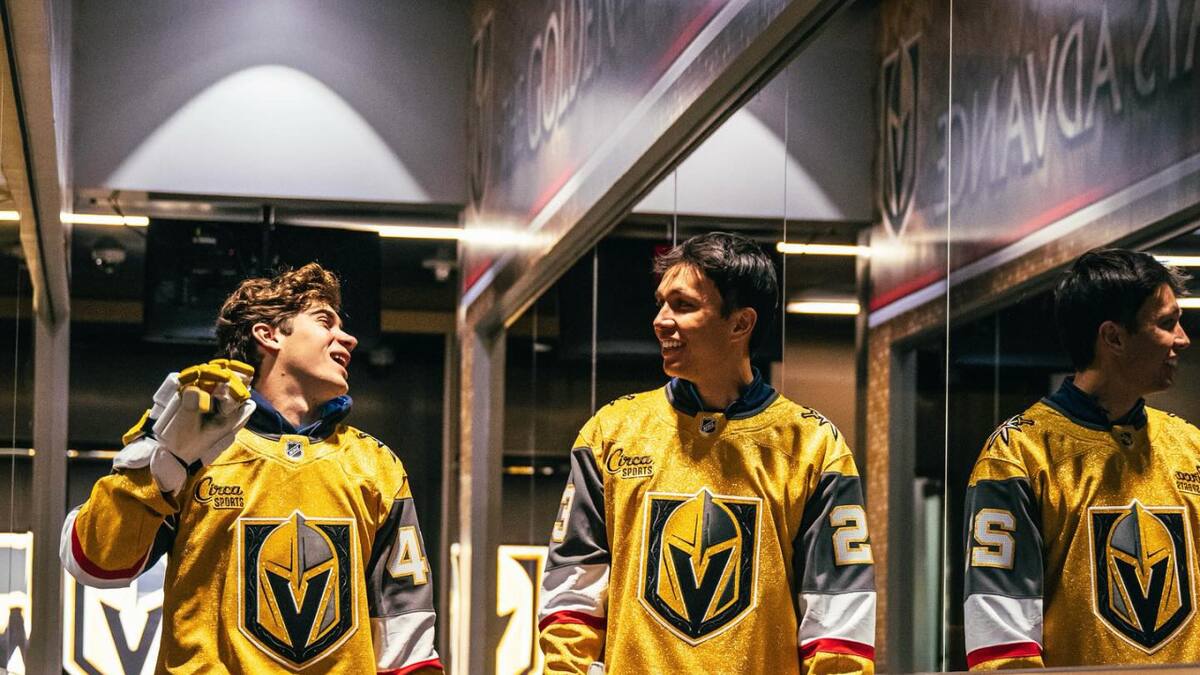 Franco Colapinto y Alex Albon jugaron al hockey sobre hielo. Foto: Instagram @williamsracing