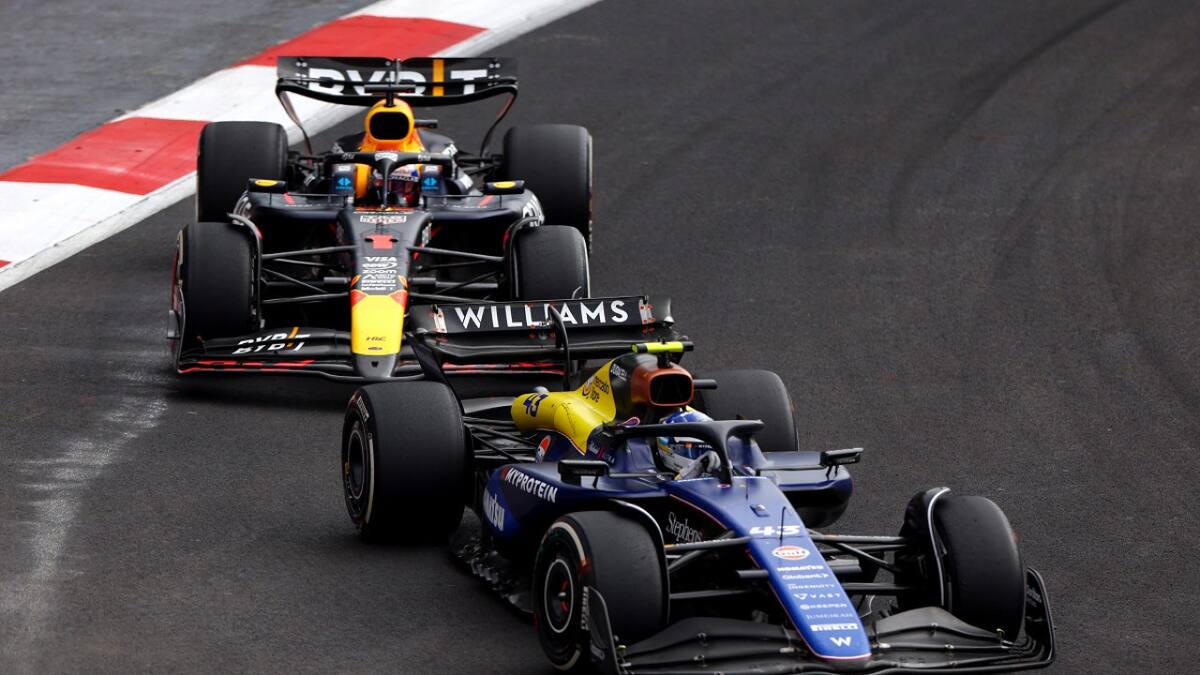 Franco Colapinto y Max Verstappen en el Gran Premio de México. Foto: Reuters.