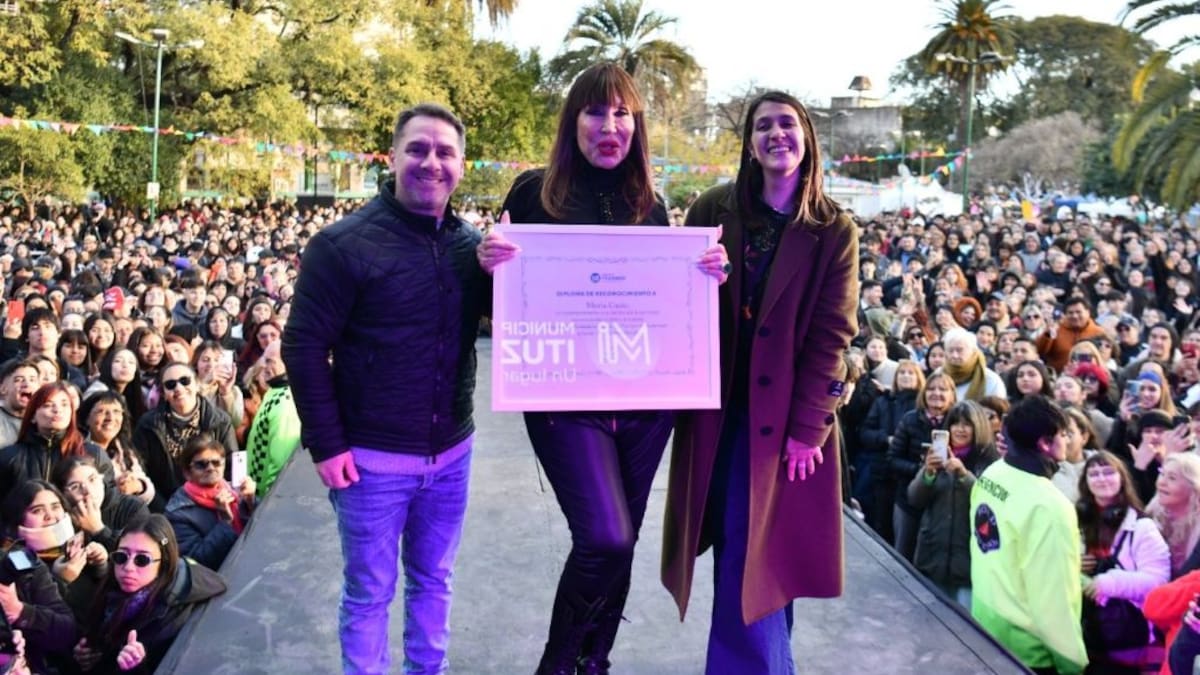 Con la presencia de destacados artistas, se realizó la Feria Regional de Industrias Culturales y Creativas en Ituzaingó