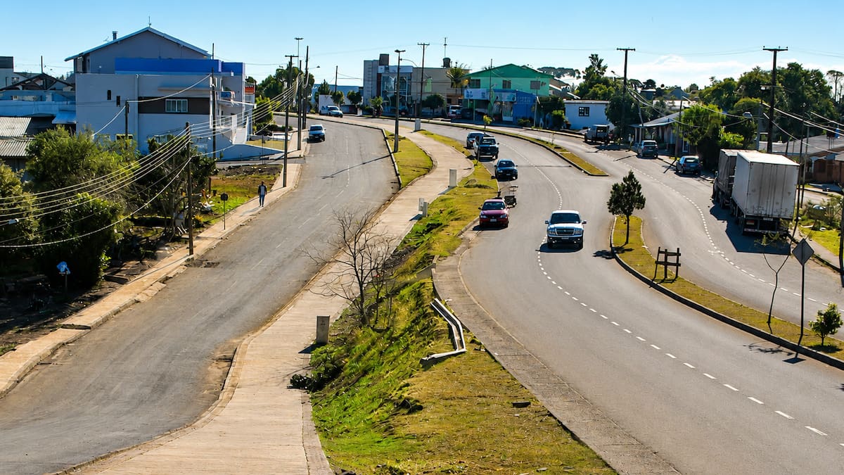 La frontera seca que sorprende en Argentina: el particular cruce de Sudamérica donde una sola calle separa dos países