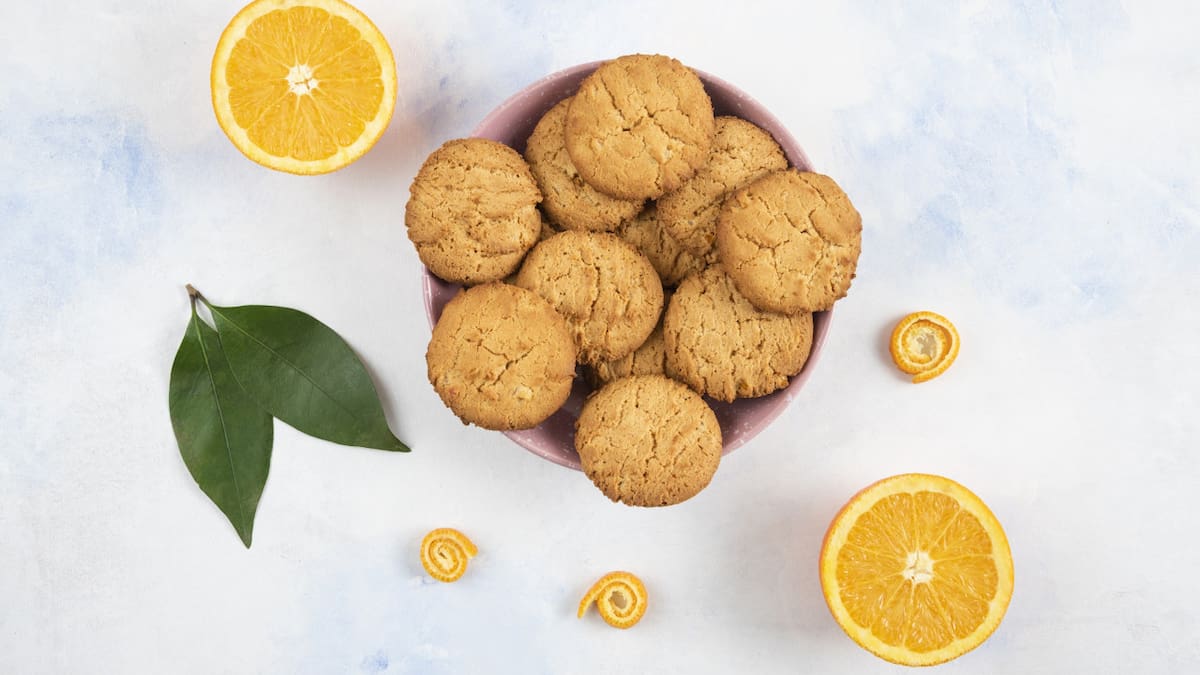 Cómo realizar galletitas caseras de zanahoria y naranja. Foto: Freepik.