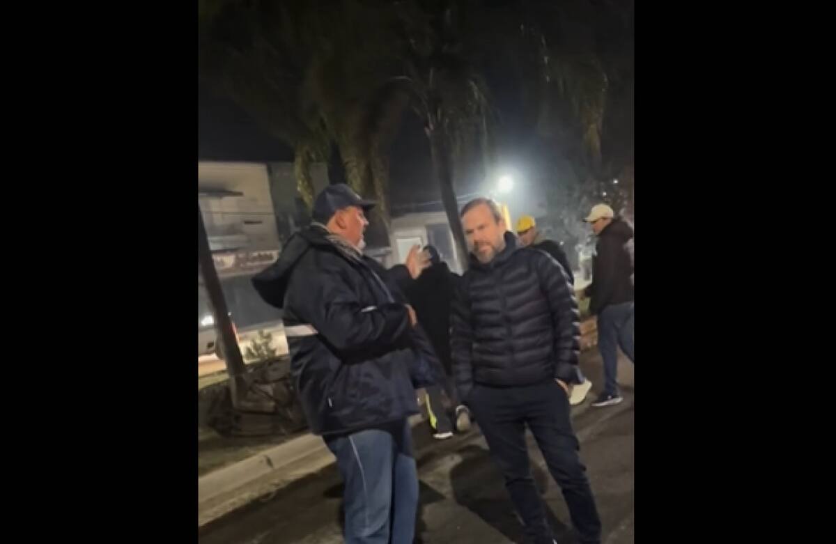 Gastón Granados recorrió las obras que se están realizando en Carlos Spegazzini. Foto: Captura de video.