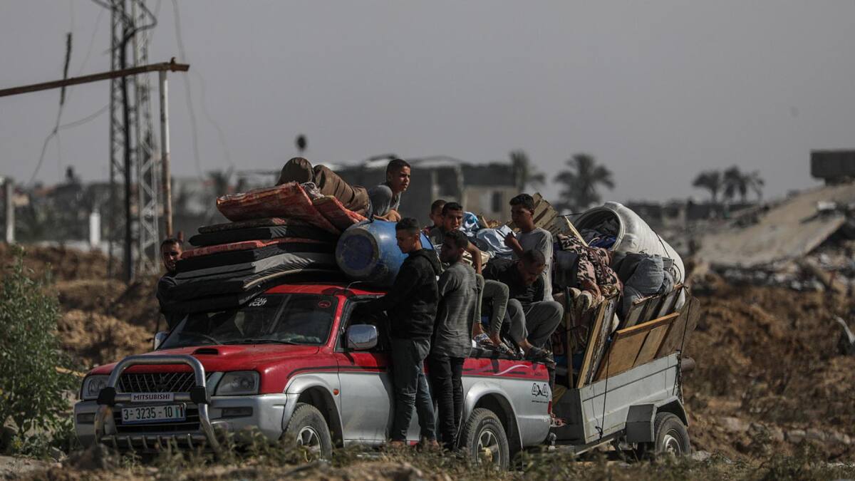 Gazatíes huyen de Rafah. Foto: EFE.