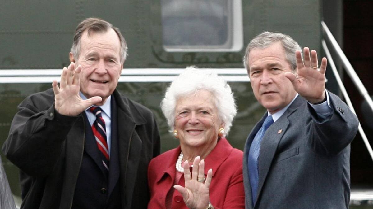 George Bush, Barbara Bush y George W. Bush, ex primera dama de Estados Unidos, Reuters