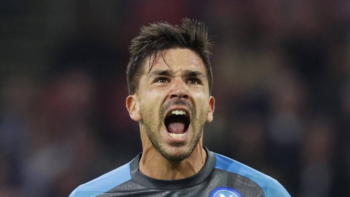 El Napoli apabulló al Ajax con gol de Gio Simeone y tiene puntaje perfecto en Champions