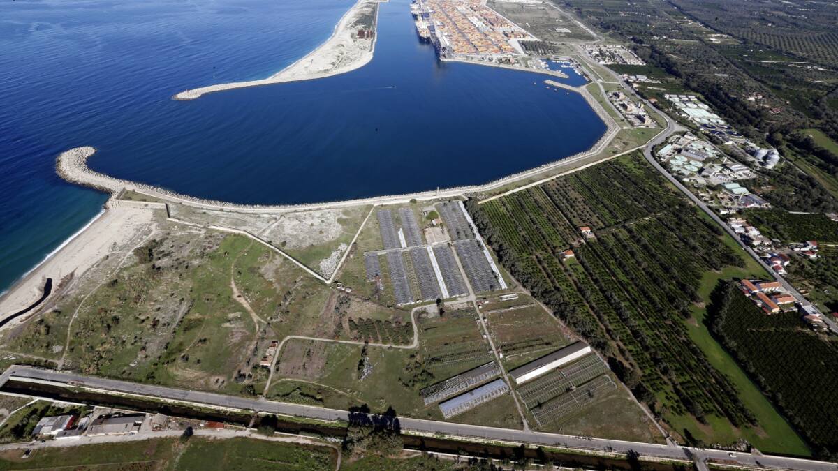 Gioia Tauro, el puerto más grande de contenedores en Calabria, Italia. Foto: Reuters