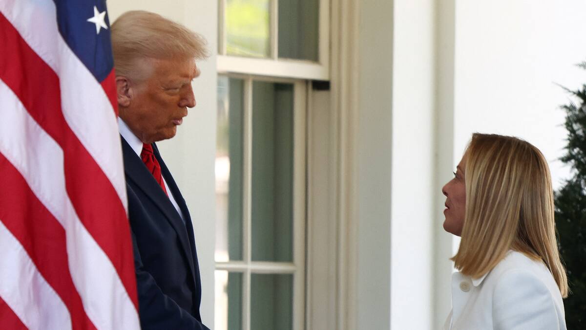 Giorgia Meloni y Donald Trump. Foto: REUTERS/Evelyn Hockstein.
