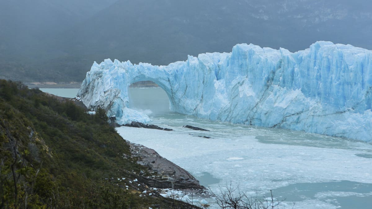 Alarma en el glaciar Perito Moreno por masivos desprendimientos de hielo: las impactantes imágenes