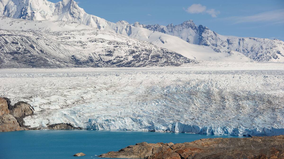 Los glaciares, monumentales reservorios de agua dulce, desempeñan un papel fundamental en la sostenibilidad de los ecosistemas y el bienestar de las comunidades humanas.