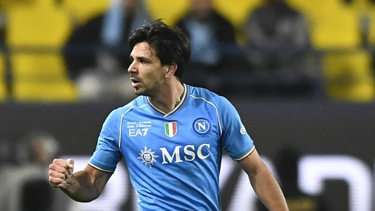 Gol de Giovanni Simeone para el Napoli ante la Fiorentina por la Supercopa de Italia. Foto: EFE.