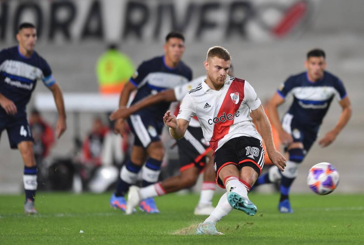 Gol de Lucas Beltrán; River Plate vs. Gimnasia y Esgrima La Plata. Foto: Télam.