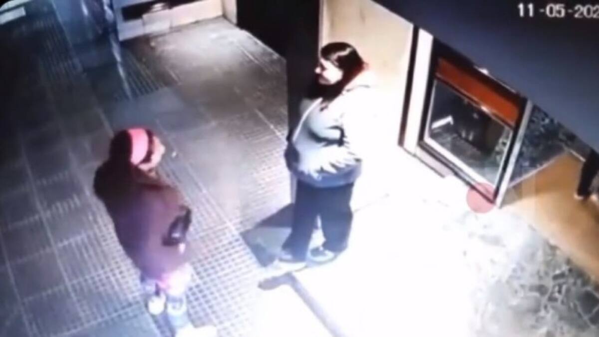 Golpiza de una mujer de un diplomático a una encarga de edificio en Recoleta. Foto: NA.