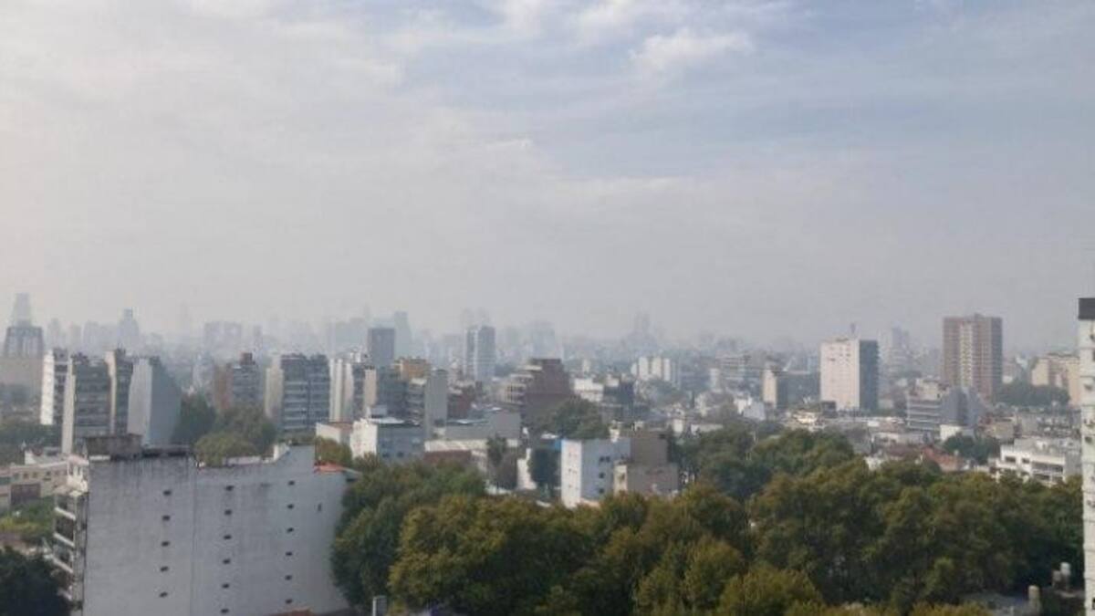 Gran cantidad de humo en Buenos Aires. Foto: NA.