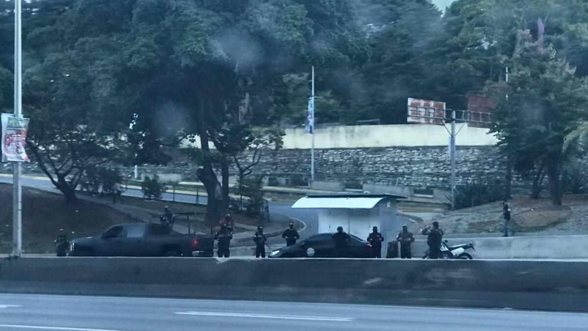 Guaidó denunció que fuerzas del régimen de Maduro rodearon su casa