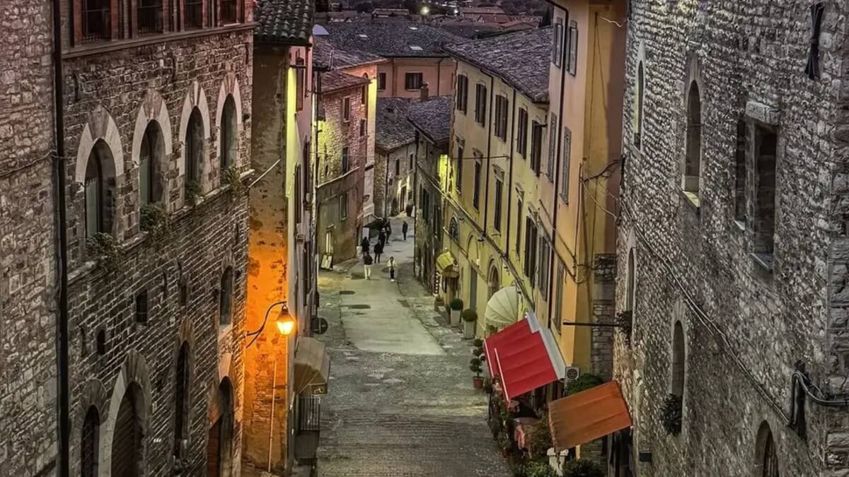 El pueblito con el Récord Guinness al árbol de Navidad más grande del mundo: sus luces fueron encendidas por el Papa Francisco