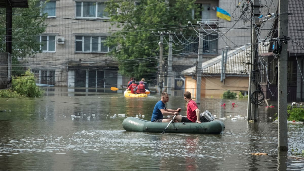 Víctimas de la inundación tras la explosión de la represa de Kajovka. Foto: Reuters.