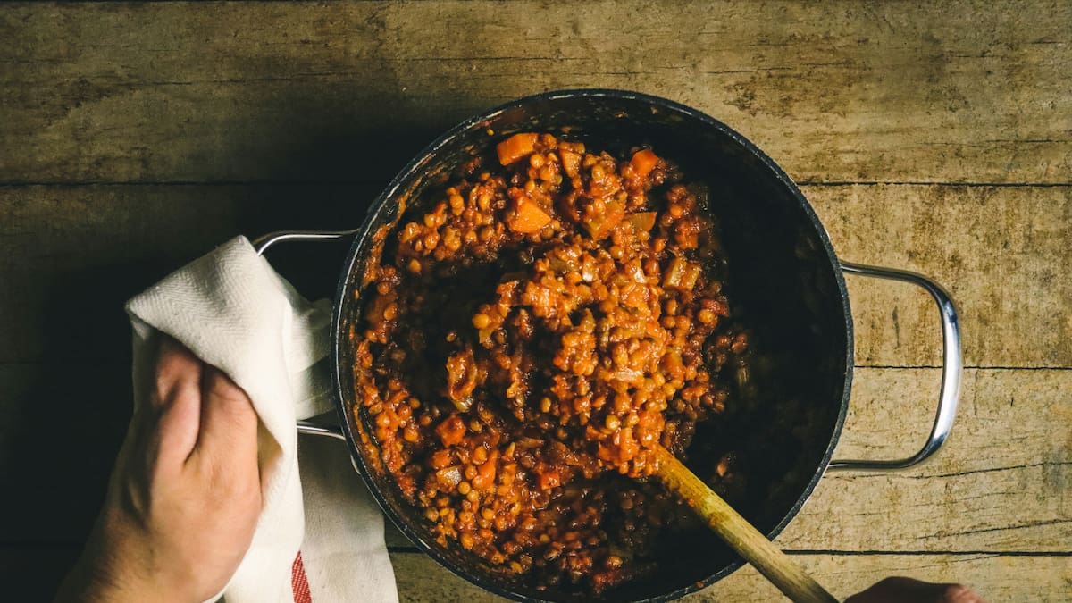 El guiso de lentejas no falla en los días de frío: una receta casera, abundante y llena de sabor