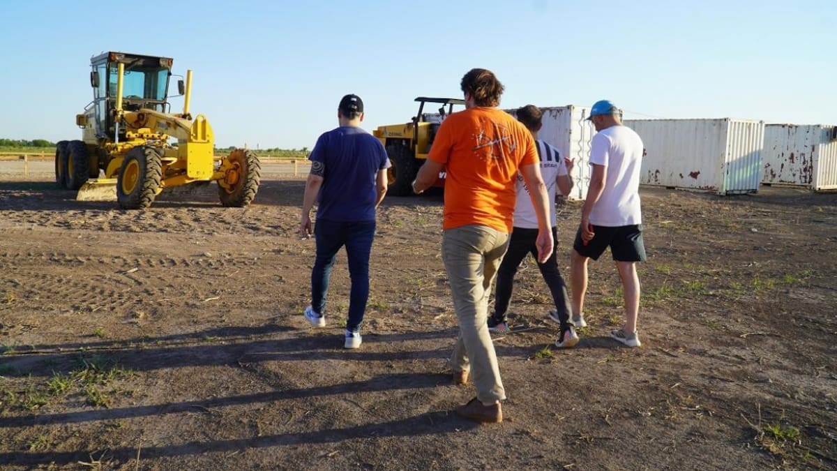 Gustavo Menéndez recorrió el predio en obras dónde se construirá una Universidad