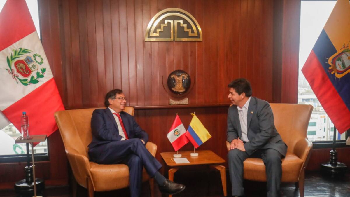 Gustavo Petro y Pedro Castillo, Colombia y Perú. Foto: Reuters