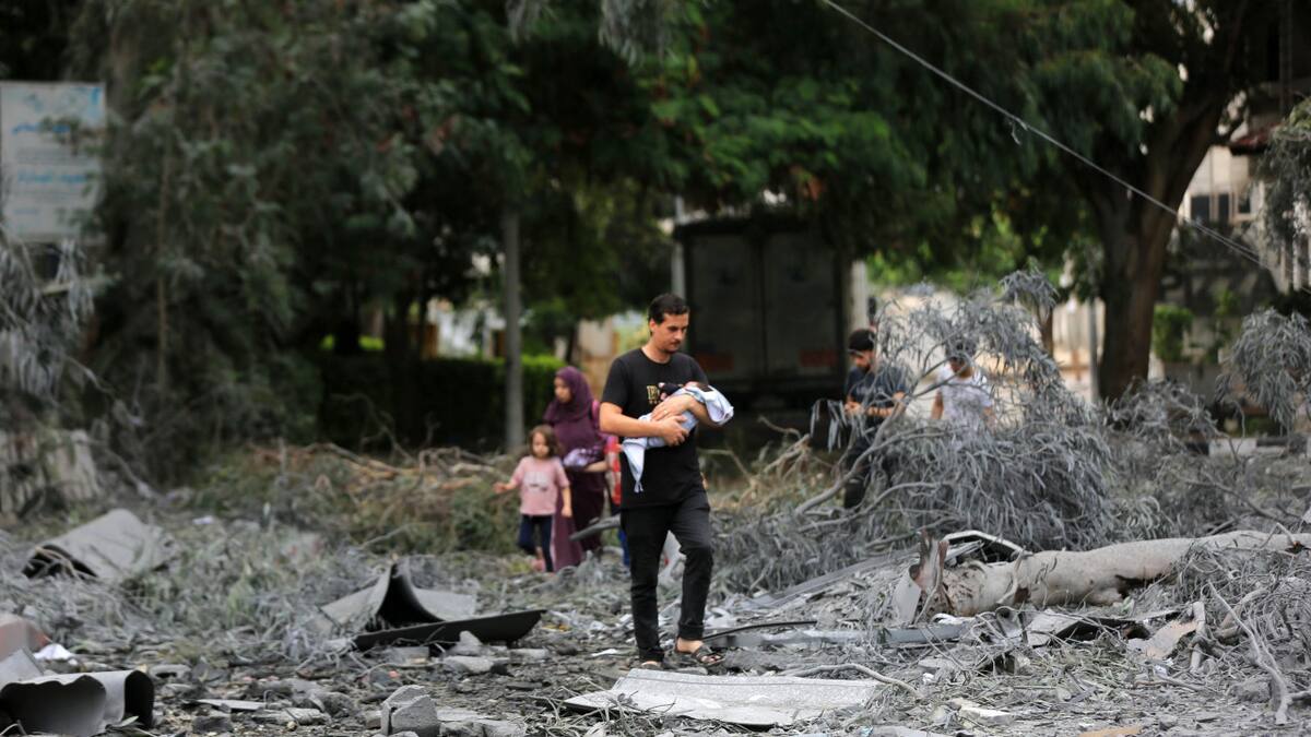 Habitantes de Gaza se desplazan al sur del enclave. Foto: X @UNRWAes