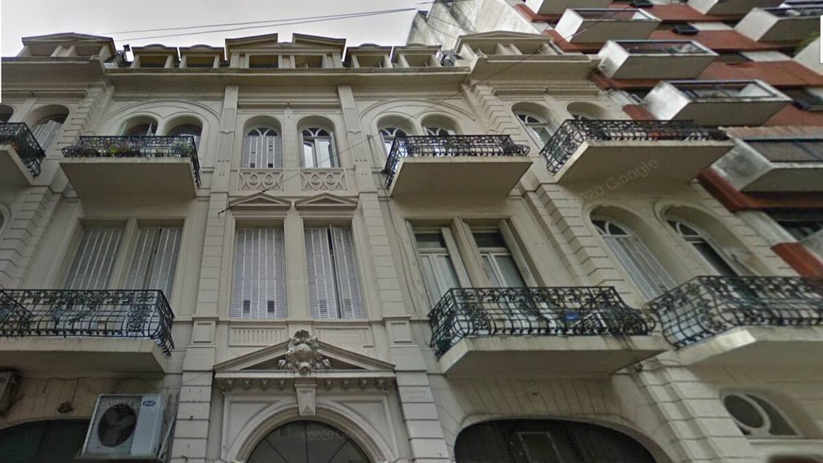 Pánico en Microcentro: un rayo cayó sobre un edificio