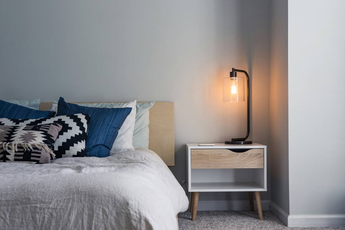 Hacer la cama, orden, limpieza, mañana, despertarse. Foto Unsplash.