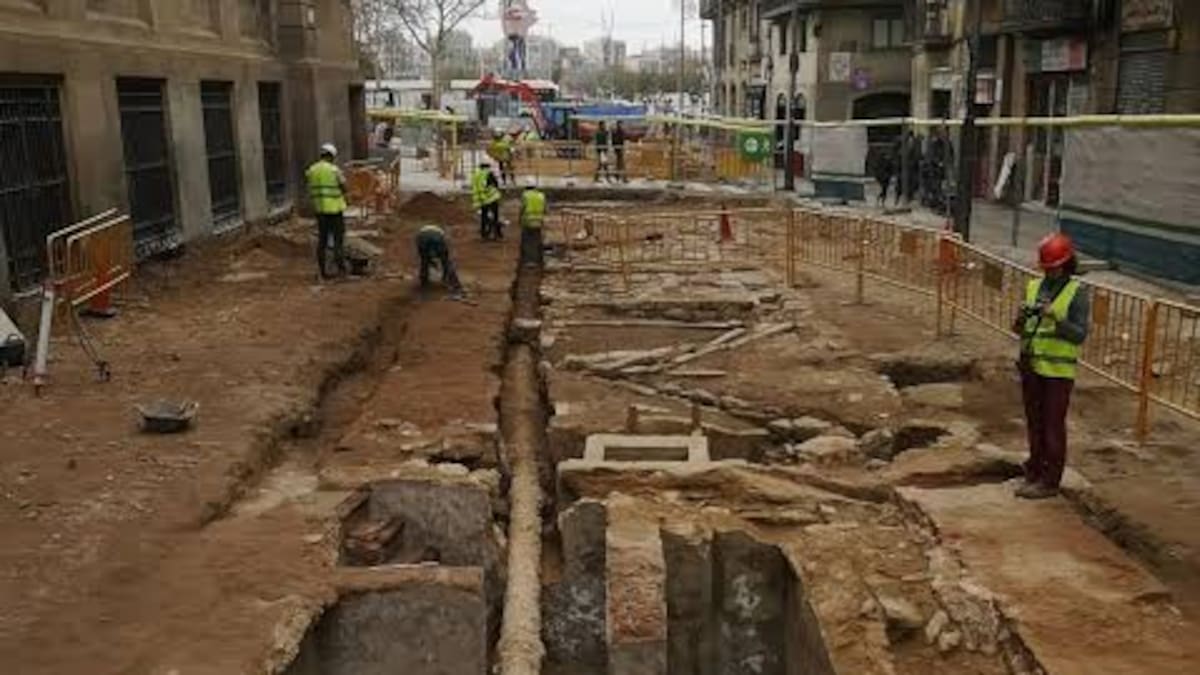 Arreglaban una calle y lo que apareció debajo sorprendió a los arqueólogos: hallaron un barrio medieval intacto