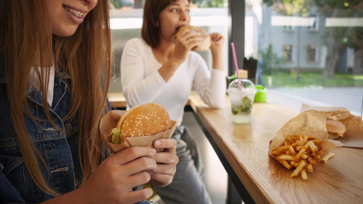 Hamburguesas, comida rápida. Foto: Freepik.