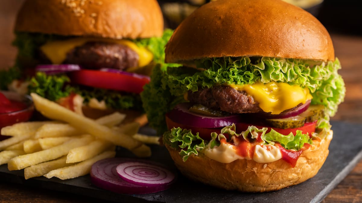 Día de la Hamburguesa: qué locales tendrán combos con descuentos imperdibles este 28 de mayo