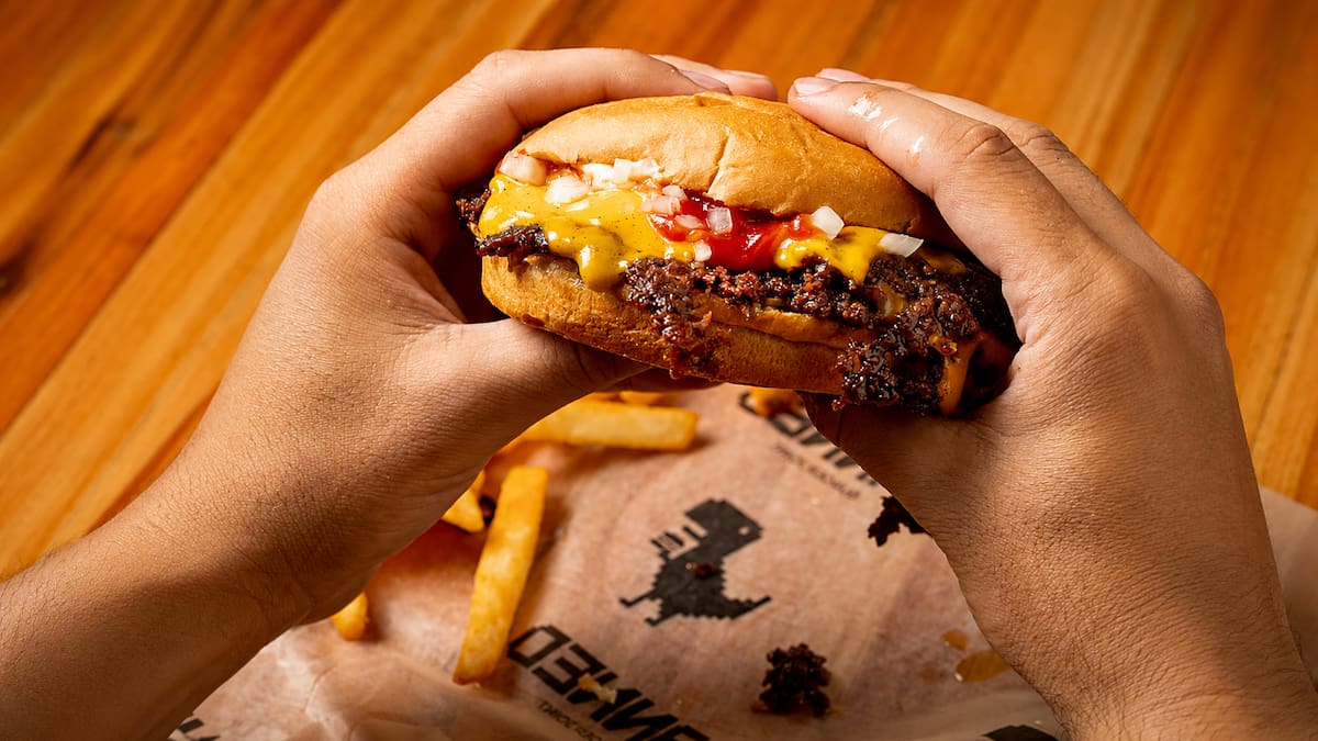 Banned en Ramos Mejía celebra el Día de la Hamburguesa con Patty Melt gratis: así funciona la promo