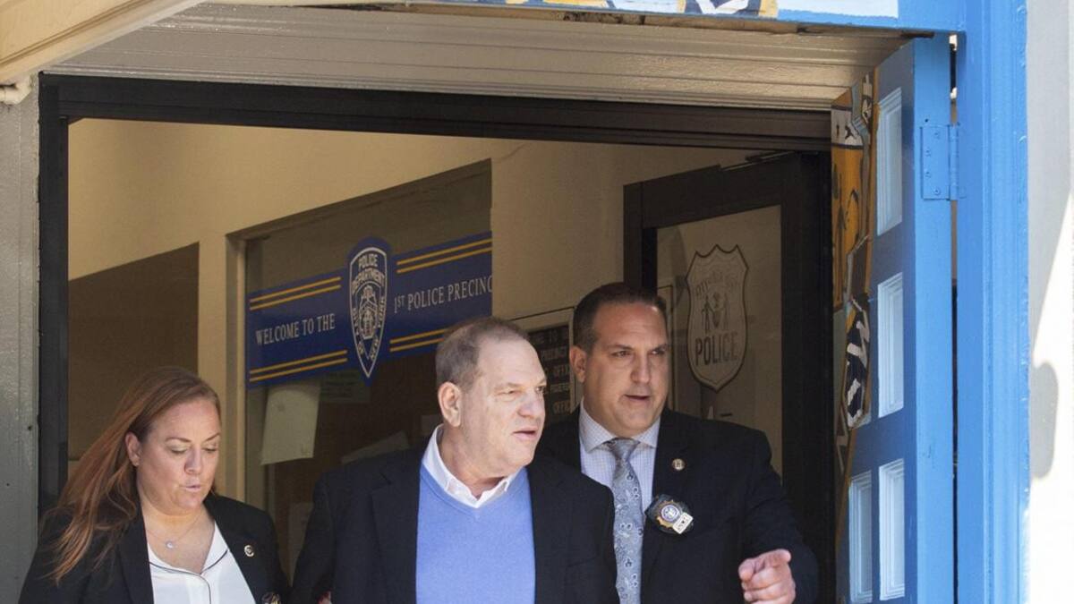 Harvey Weindtein - entrega a la policía, NA