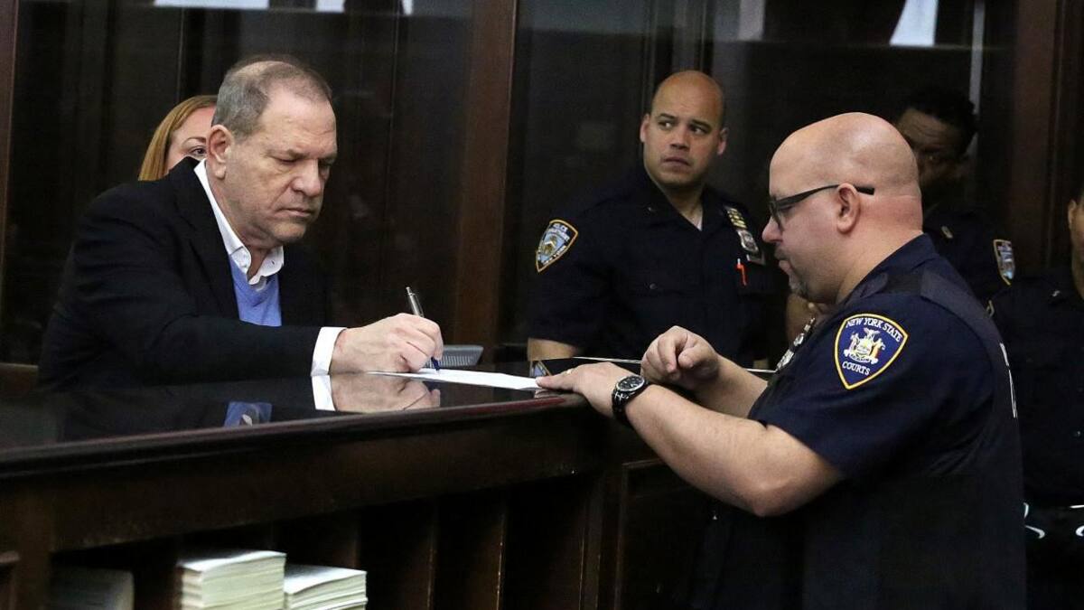 Harvey Weinstein en la policía, Reuters