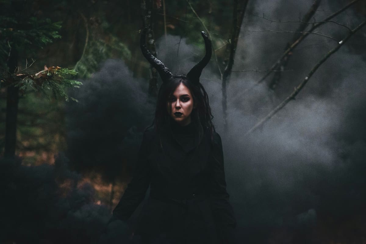 Hechiceras, brujas. Foto: Unsplash.