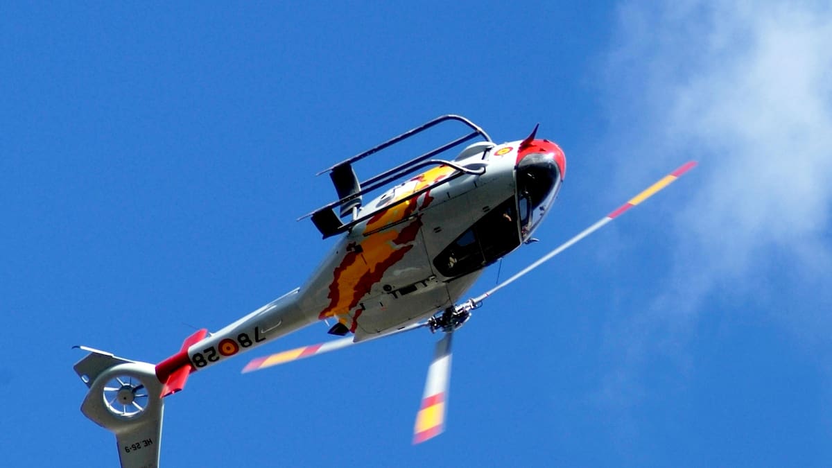 Helicópteros acróbatas de la Patrulla Aspa del Ejército Español