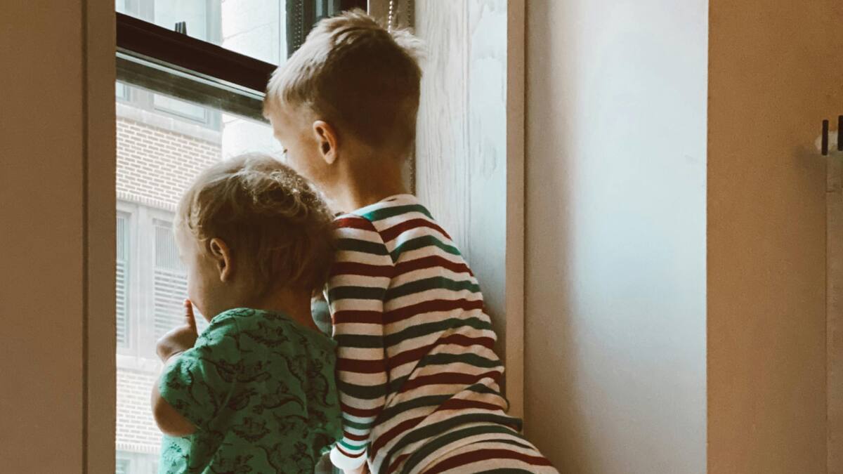 Día Mundial del Hermano. Foto: Pexels.