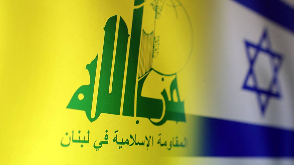 Hezbollah y la bandera de Israel. Foto: REUTERS.