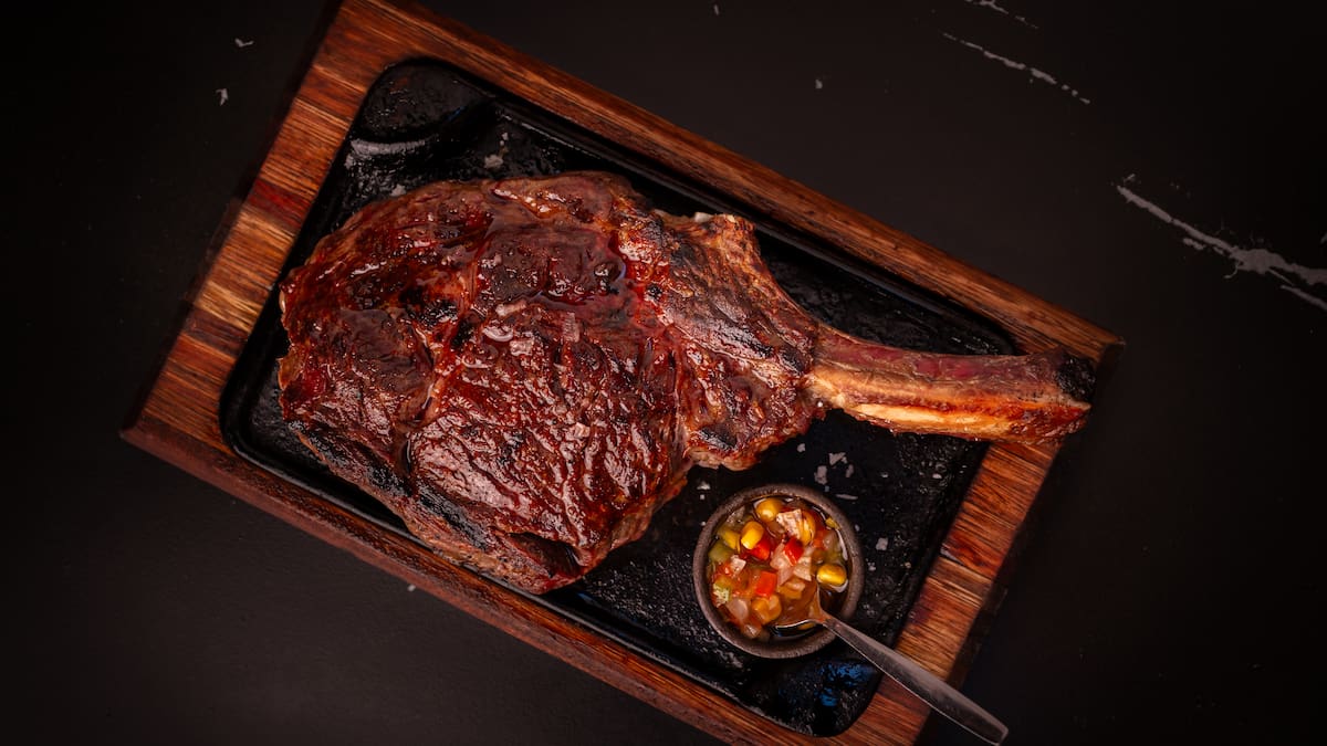 Ojo de bife con hueso de Hierro.